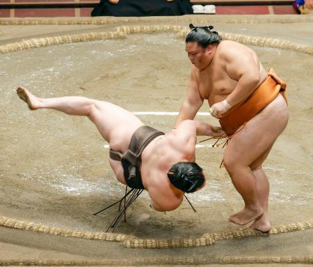 大相撲、白鵬が連敗し２敗目１敗トップは朝乃山と照ノ富士