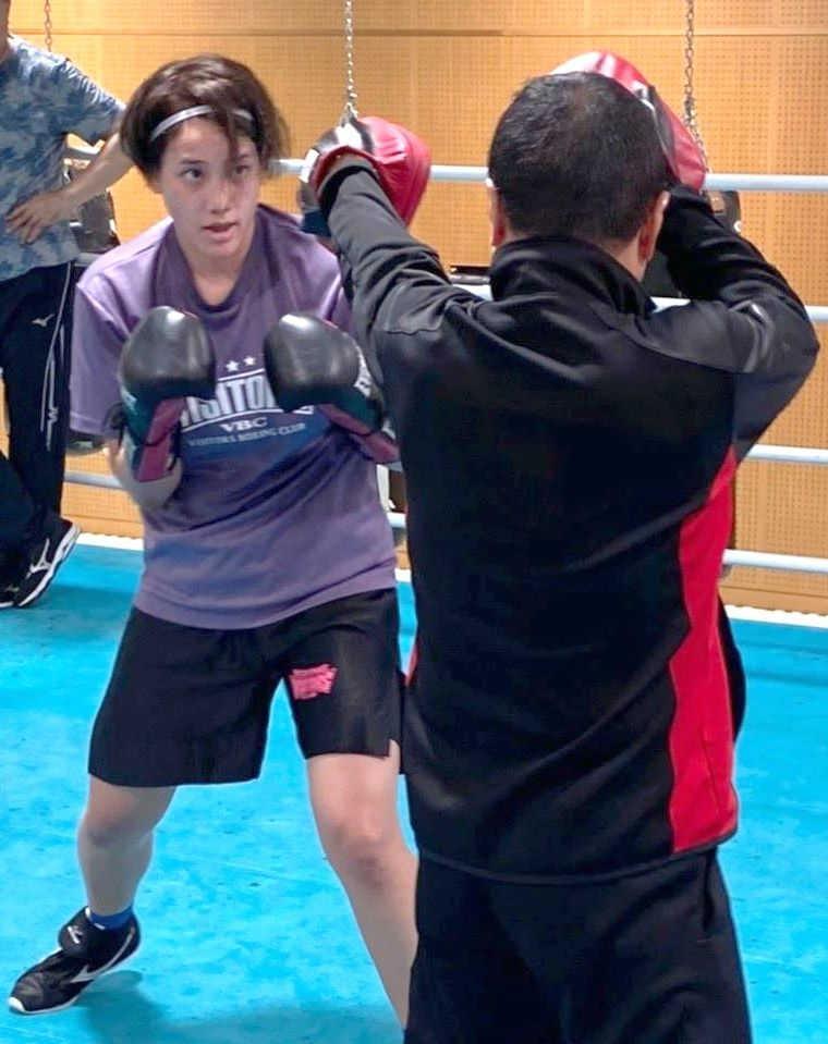 　練習を公開した津端ありさ（日本ボクシング連盟提供）