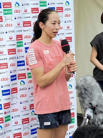 　２完登のトップで準決勝進出を決めた野口啓代＝岩手県営運動公園