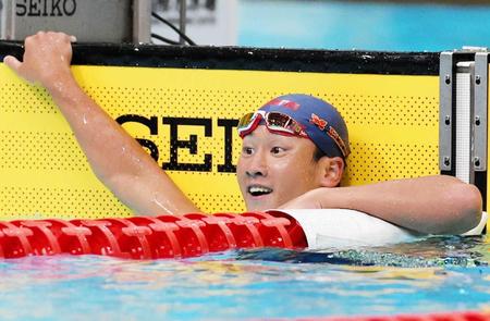 　男子２００メートル平泳ぎでゴールして笑顔を見せる佐藤翔馬（代表撮影）