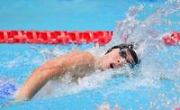 男子２００メートル自由形で力泳する萩野公介＝東京辰巳国際水泳場（代表撮影）