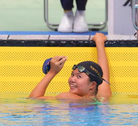 　女子２００メートルバタフライで組１位の長谷川涼香は好タイムに笑顔（代表撮影）