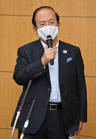 取材に応じる武藤事務総長（代表撮影）