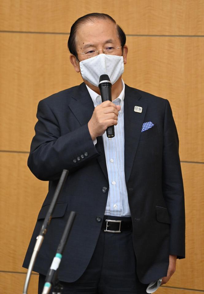 取材に応じる武藤事務総長（代表撮影）