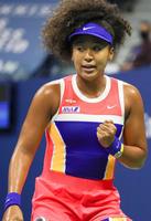 女子シングルス準決勝で試合中にガッツポーズする大坂なおみ＝ニューヨーク（ゲッティ＝共同）