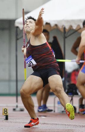 　男子やり投げ　７６メートル６４で優勝したディーン元気＝熊谷スポーツ文化公園陸上競技場