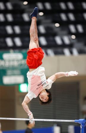 内村航平、鉄棒でＨ難度を披露体操の全日本シニアへ公式練習
