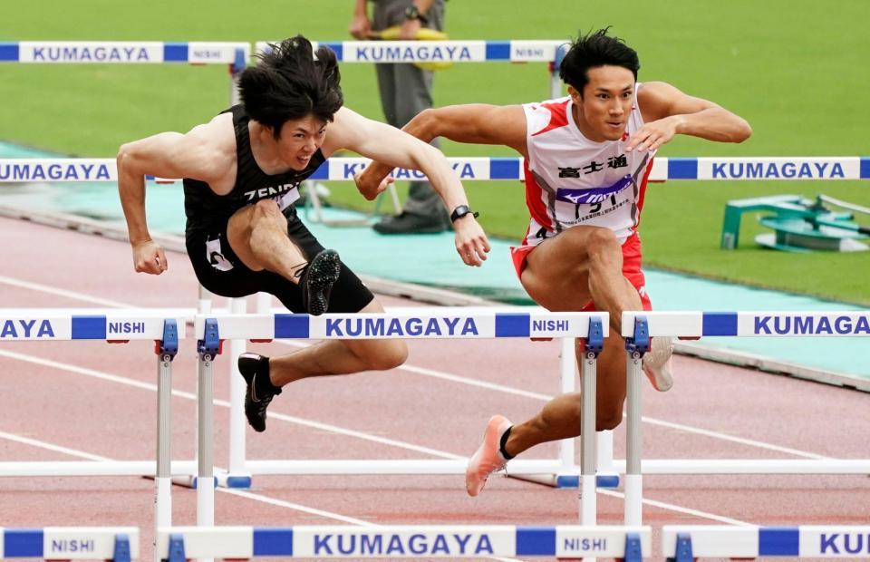 13秒51で優勝した高山峻野。右は２位の石川周平＝熊谷スポーツ文化公園陸上競技場