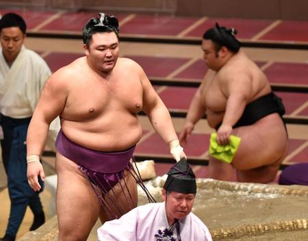 ３敗を守った朝乃山＝両国国技館（撮影・西岡正）