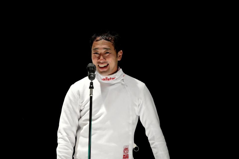 引退試合で優勝し笑顔を見せる坂本（Ｃ）日本フェンシング協会提供