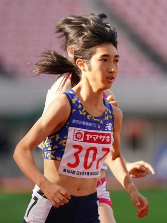 女子８００メートル予選に登場した田中希実＝デンカビッグスワンスタジアム（撮影・堀内翔）