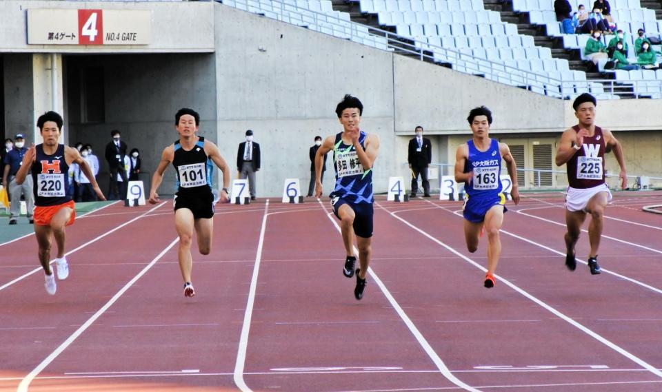 　男子１００メートルで優勝した多田修平（６レーン）＝ヤンマースタジアム長居