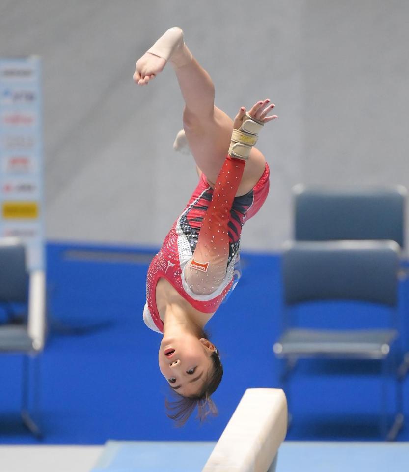 平均台　華麗な演技を見せる寺本明日香＝東京・国立代々木競技場（撮影・堀内翔）