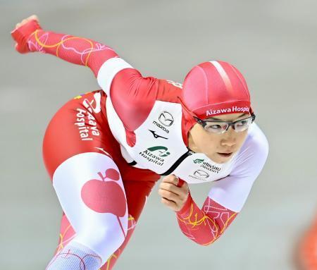 　女子５００メートルで２位となった小平奈緒＝明治北海道十勝オーバル（代表撮影）