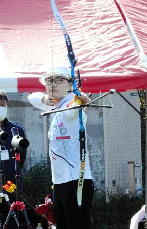 矢を射る早川漣＝静岡県掛川市・つま恋リゾート彩の郷スポーツ広場