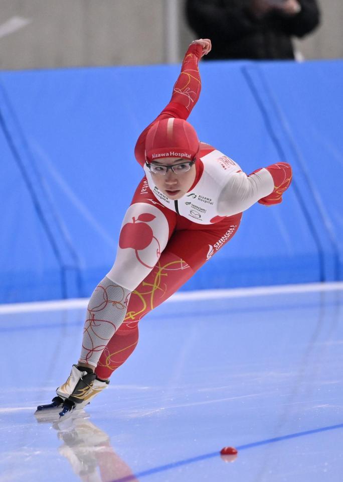 女子５００メートルで優勝した小平奈緒＝ＹＳアリーナ八戸（代表撮影）