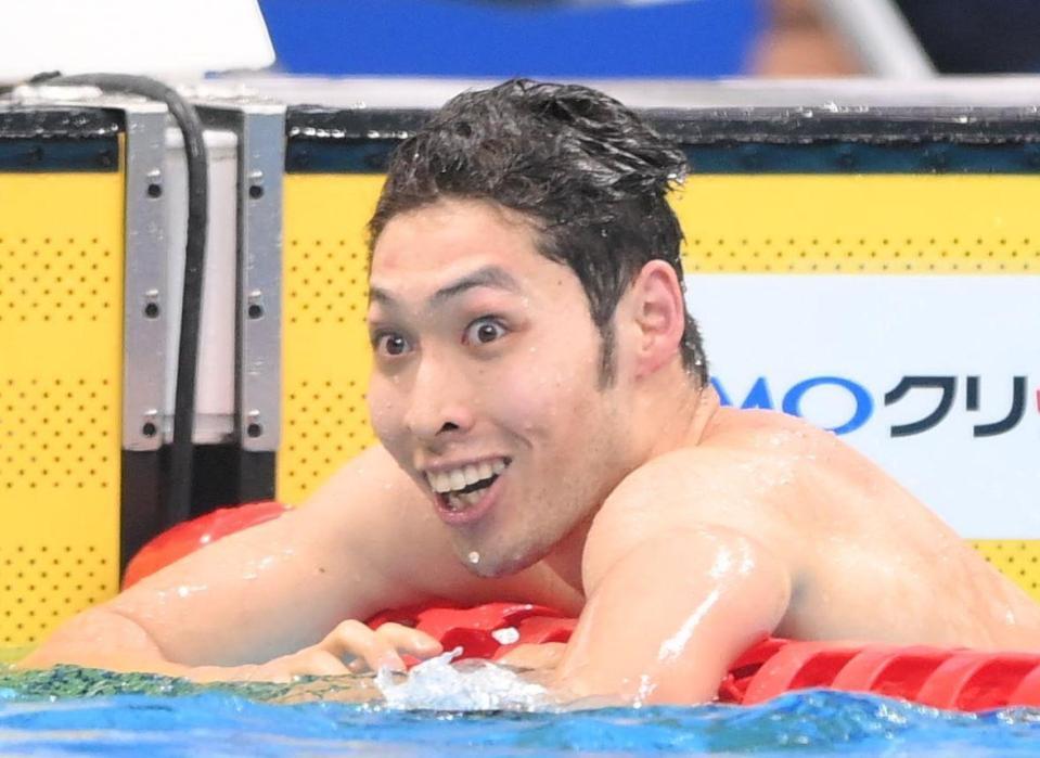 男子４００メートル個人メドレー決勝　優勝して笑顔を見せる萩野公介＝東京アクアティクスセンター（撮影・堀内翔）