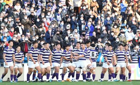 早大に勝利し、優勝を決めた明大フィフティーン（撮影・中田匡峻）