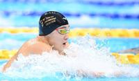 男子２００メートル平泳ぎ予選　全体トップで決勝に進出した佐藤翔馬（撮影・堀内翔）