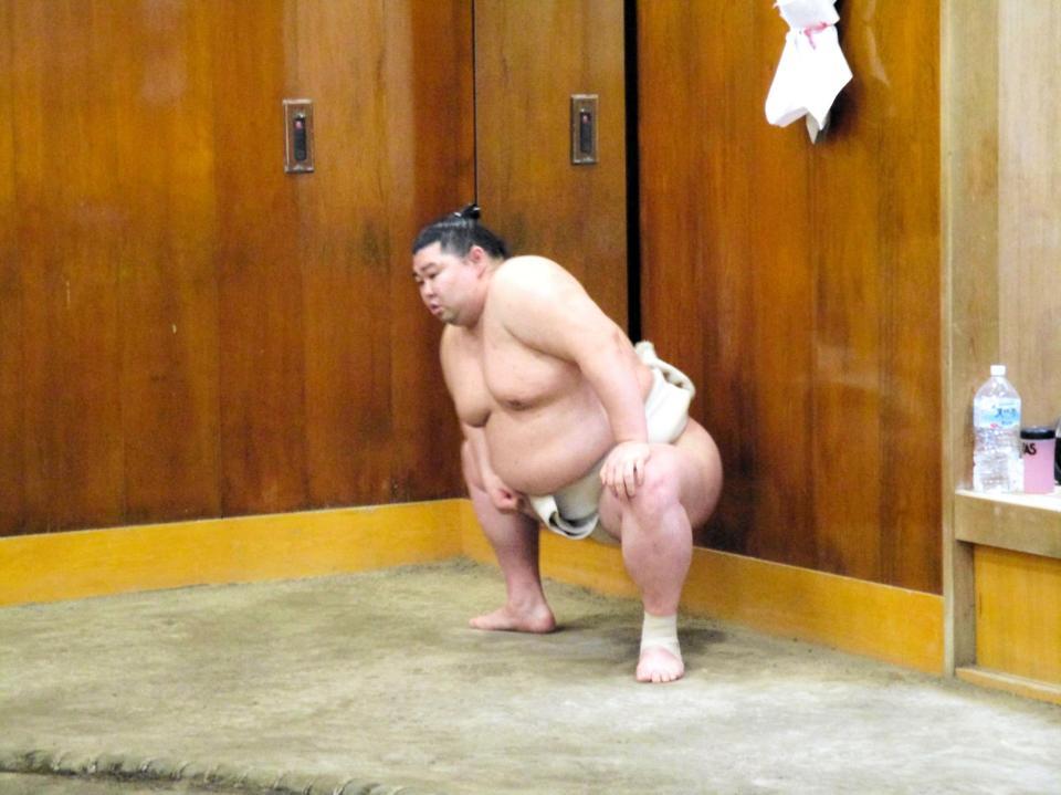 基礎運動をする正代