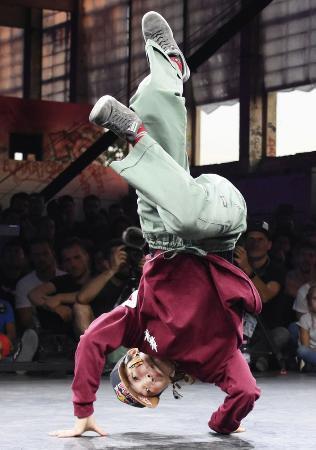 　第１回世界アーバン大会のブレイクダンス。写真は女子で優勝した湯浅亜実＝２０１９年９月、ブダペスト