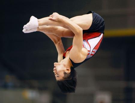 　男子個人で優勝した西岡隆成＝川崎市とどろきアリーナ