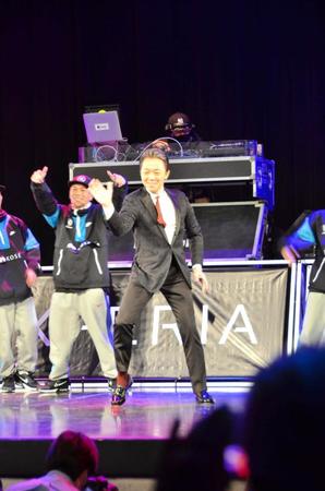 　ブレイクダンスのパリ五輪種目入りの会見に出席した風見しんご＝川崎クラブチッタ