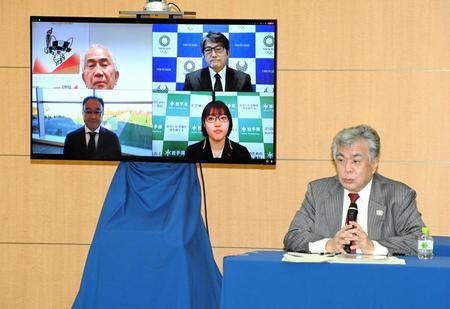 　リモートで参加した東北と東京の関係者と東京２０２０五輪聖火リレー２０２１年実施市区町村・セレブレーション会場を発表する東京２０２０組織委員会の布村幸彦副事務総長＝東京都中央区晴海（代表撮影）