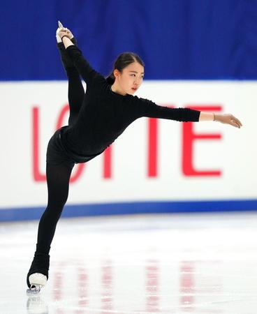 公式練習で調整する紀平梨花（代表撮影）