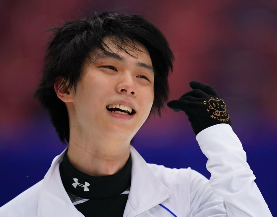 公式練習で笑顔を見せる羽生結弦（代表撮影）