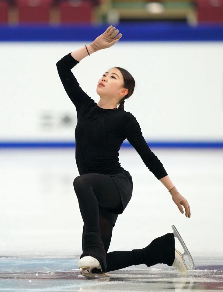 公式練習で調整する紀平梨花（代表撮影）