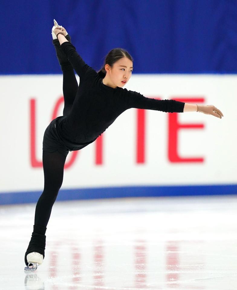 公式練習で調整する紀平梨花（代表撮影）