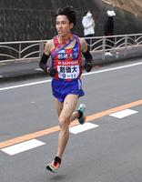 軽快な走りを見せる７区の創価大・原富慶季＝神奈川県二宮町（撮影・棚橋慶太）