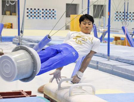 体操の北園「五輪で金メダルを」１８歳のホープが練習公開