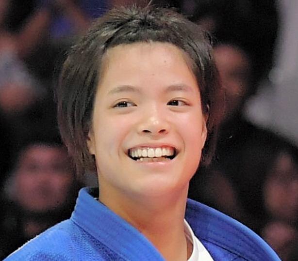 柔道 阿部詩 赤の華やかな振り袖姿披露 笑顔を忘れない強い女性になりたい スポーツ デイリースポーツ Online