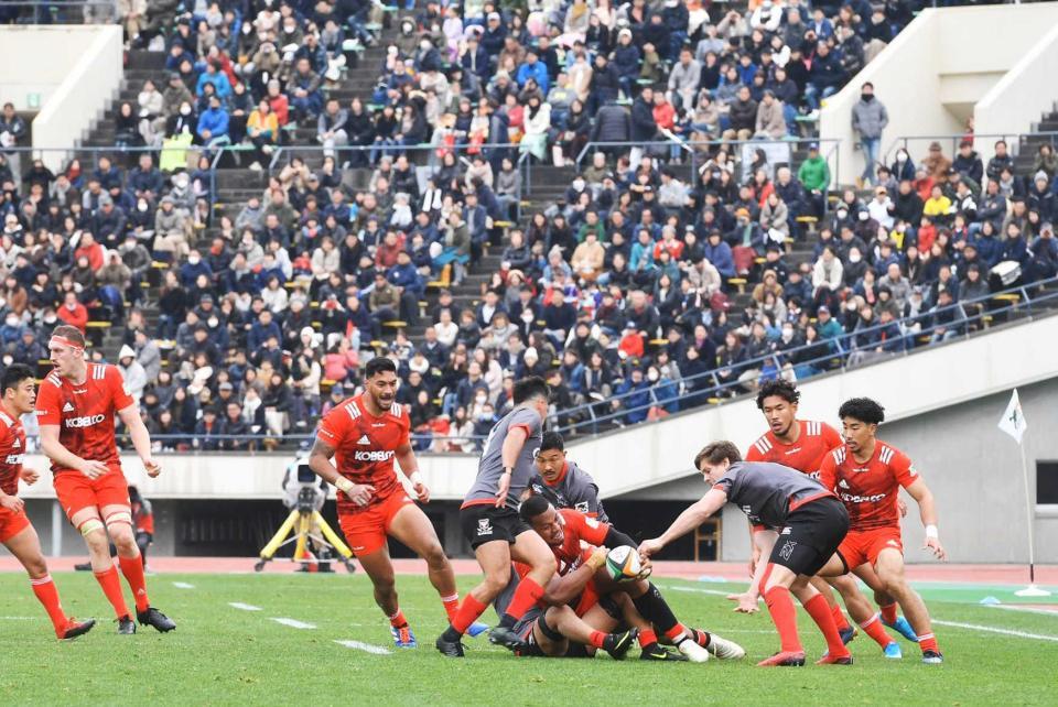 　２０２０年の開幕戦で、トップリーグ最多（当時）の２万３００４人の大観衆を集めた神戸製鋼対キヤノンの試合