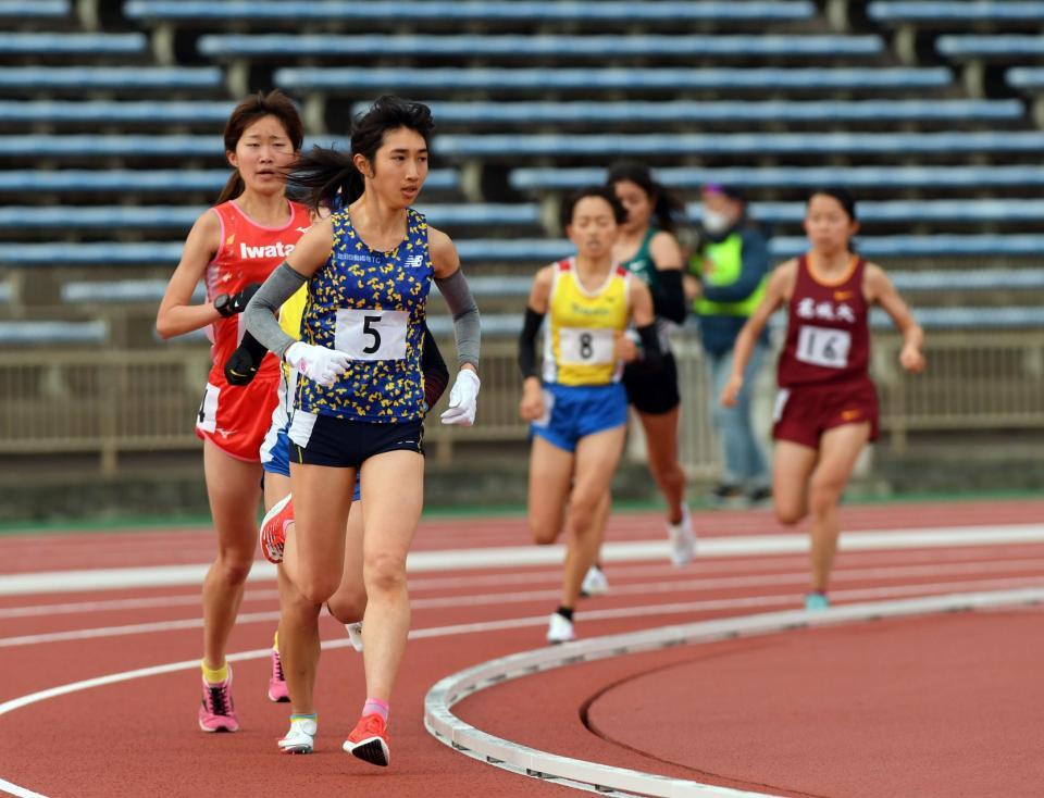 １００００メートルで力走する田中希実＝たけびしスタジアム京都（撮影・山口登）