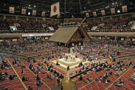 大相撲春場所、東京開催に変更大阪会場のコロナ対策が困難