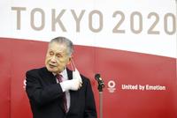 ＩＯＣのバッハ会長とのオンライン会談を終え、取材に臨む東京五輪・パラリンピック組織委員会の森喜朗会長（代表撮影）