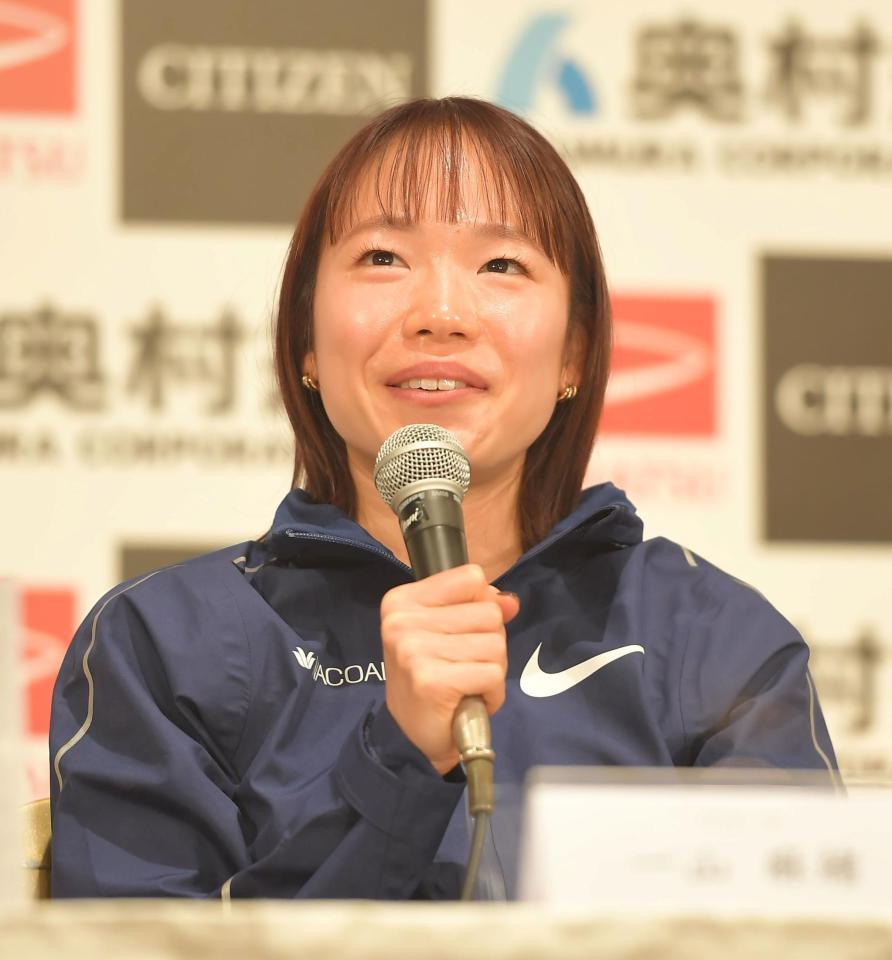 　大阪国際女子マラソンに向け会見する一山麻緒＝大阪市内のホテル（撮影・高部洋祐）