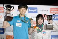 　男子優勝の藤井快（左）と女子優勝の森秋彩