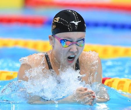 　女子１００メートル平泳ぎ　全体１位で予選を突破した渡部香生子（撮影・堀内翔）