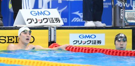 男子４００メートル個人メドレー予選を終えた瀬戸大也。右は萩野公介＝東京アクアティクスセンター（撮影・堀内翔）