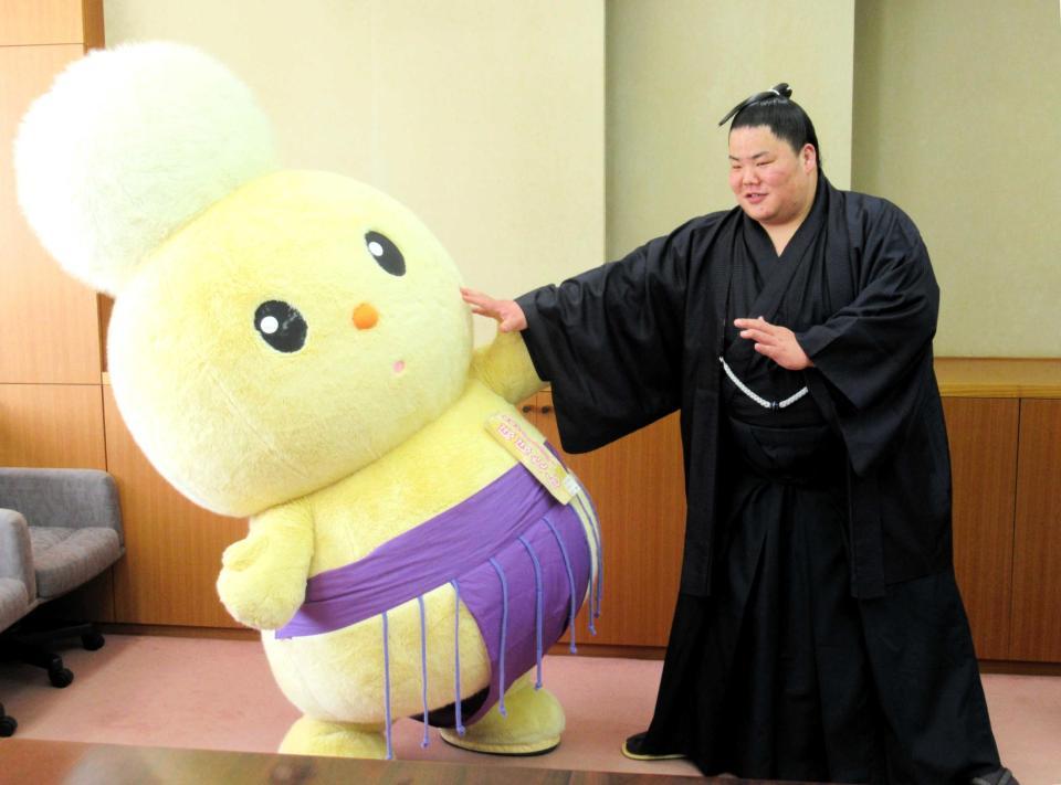 　朝霞市のゆるキャラ「ぽぽたん」を突き押す大栄翔