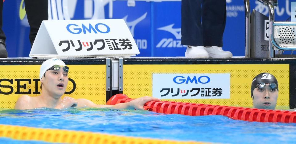 男子４００メートル個人メドレー予選を終えた瀬戸大也。右は萩野公介＝東京アクアティクスセンター（撮影・堀内翔）