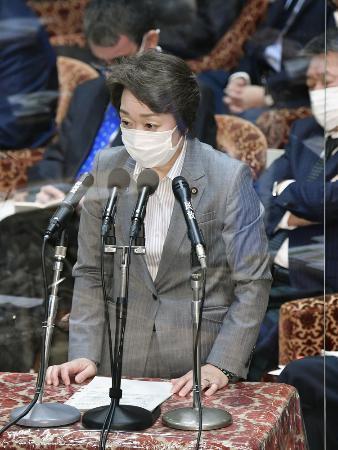 　衆院予算委で答弁する橋本五輪相＝１月２６日