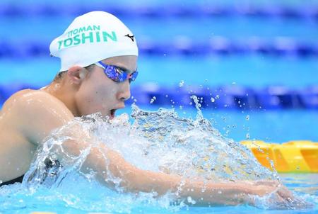 　女子４００メートル個人メドレー決勝での大橋悠依の平泳ぎ