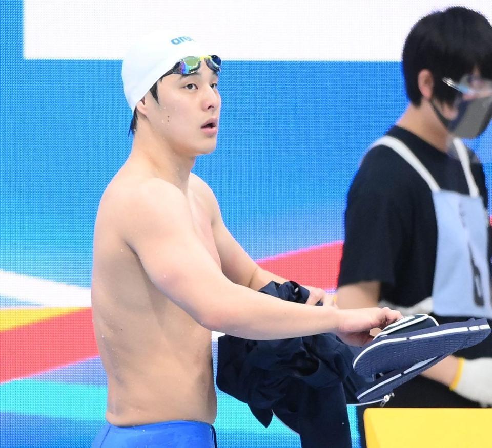 男子２００メートルバタフライ予選　全体１位で決勝に進出してタイムを確認する瀬戸大也＝東京アクアティクスセンター（撮影・堀内翔）　