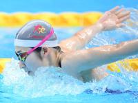 決勝前のバタフライの練習をする池江璃花子＝東京アクアティクスセンター（撮影・堀内翔）