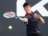 男子シングルス１回戦でカレーニョ・ブスタと対戦する錦織圭＝メルボルン（共同）